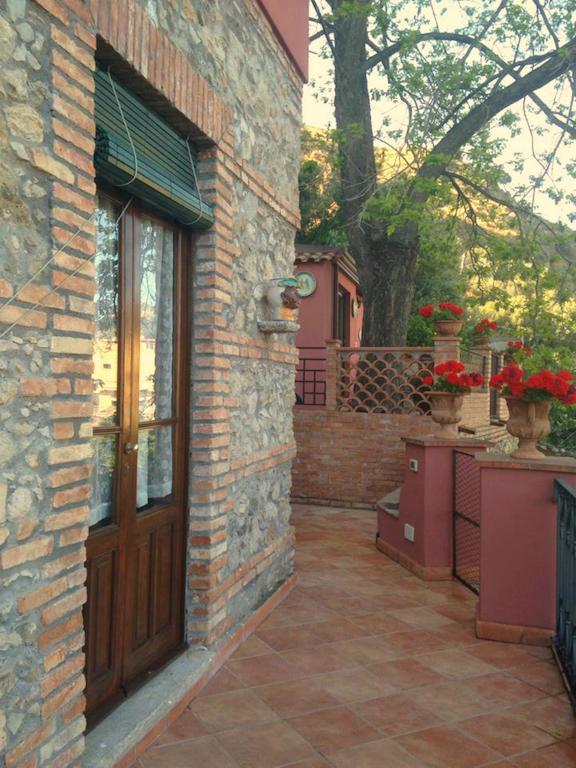 B&B Villa Vittoria Giardini-Naxos Kültér fotó